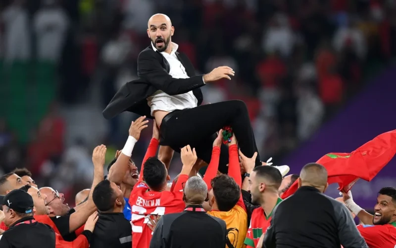 تكريم الركراكي.. الكاف يمنح مدرب المغرب جائزة الأفضل في البطولة الأفريقية المصيرية